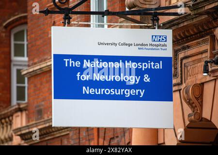 London, UK - 5. Februar 2024: Das Schild auf der Außenseite des National Hospital for Neurology and Neurosurgery, befindet sich am Queen Square in London, U Stockfoto