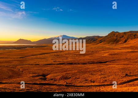 Sonnenuntergang über den Wiesen der Snaefellsness Peninsula, Island Stockfoto