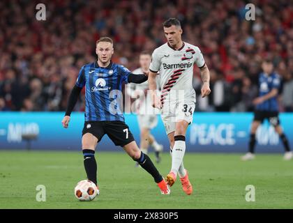 Dublin, Irland. Mai 2024. Teun Koopmeiners von Atalanta BC kämpft mit Granit Xhaka von Bayer Leverkusen beim Finale der UEFA Europa League im Aviva Stadium in Dublin. Der Bildnachweis sollte lauten: Paul Terry/Sportimage Credit: Sportimage Ltd/Alamy Live News Stockfoto