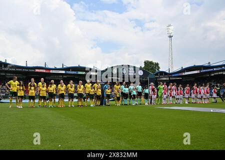 Tilburg, Niederlande. Mai 2024. Beide Mannschaften stehen vor einem Frauenfußballspiel zwischen Ajax Amsterdam vrouwen und Fortuna Sittard im niederländischen Toto KNVB Beker Cup Finale am Mittwoch, den 20. Mai 2024 in Tilburg, Niederlande. Quelle: Sportpix/Alamy Live News Stockfoto