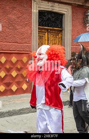 Kostüme für die Feier von San Pascual Baylon in San Miguel de Allende im Bundesstaat Guanajuato, Mexiko. Stockfoto