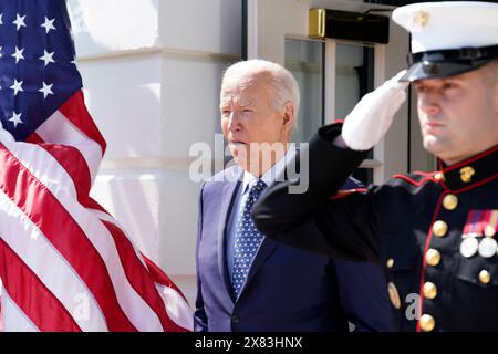 Washington, Vereinigte Staaten. Mai 2024. US-Präsident Joe Biden wartet darauf, US-Präsident William Ruto von Kenia am 22. Mai 2024 im Weißen Haus in Washington zu begrüßen. Quelle: Yuri Gripas/Pool über CNP/dpa/Alamy Live News Stockfoto