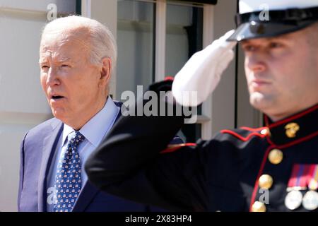 Washington, Vereinigte Staaten. Mai 2024. US-Präsident Joe Biden wartet darauf, US-Präsident William Ruto von Kenia am 22. Mai 2024 im Weißen Haus in Washington zu begrüßen. Quelle: Yuri Gripas/Pool über CNP/dpa/Alamy Live News Stockfoto