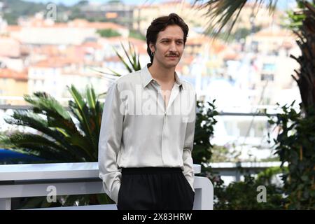 22. Mai 2024, Cannes, Cote D'azur, Frankreich: DARIO AITA posiert während des „Parthenope“-Fotoaufrufs beim 77. Jährlichen Filmfestival von Cannes im Palais des Festivals in Cannes (Foto: © Mickael Chavet/ZUMA Press Wire) NUR ZUR REDAKTIONELLEN VERWENDUNG! Nicht für kommerzielle ZWECKE! Stockfoto