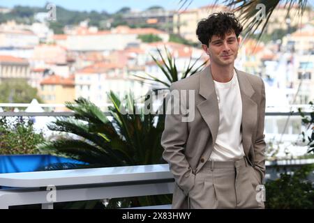 22. Mai 2024, Cannes, Cote D'azur, Frankreich: DANIELE RIENZO posiert während des „Parthenope“-Fotoaufrufs beim 77. Jährlichen Filmfestival von Cannes im Palais des Festivals in Cannes (Foto: © Mickael Chavet/ZUMA Press Wire) NUR ZUR REDAKTIONELLEN VERWENDUNG! Nicht für kommerzielle ZWECKE! Stockfoto