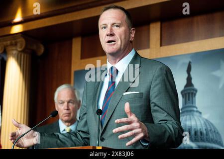 Washington, Usa. Mai 2024. US-Senator Eric Schmitt (R-MO) spricht auf einer Pressekonferenz im US-Kapitol über die südliche Grenze. Quelle: SOPA Images Limited/Alamy Live News Stockfoto