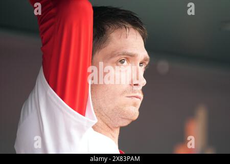 St. Louis, Usa. Mai 2024. Kyle Gibson, Starthörer der St. Louis Cardinals, streckt seinen Arm im Dugout während des dritten Inning gegen das Baltimore Orioles Busch Stadium in St. Louis am Mittwoch, den 22. Mai 2024. Foto: Bill Greenblatt/UPI Credit: UPI/Alamy Live News Stockfoto