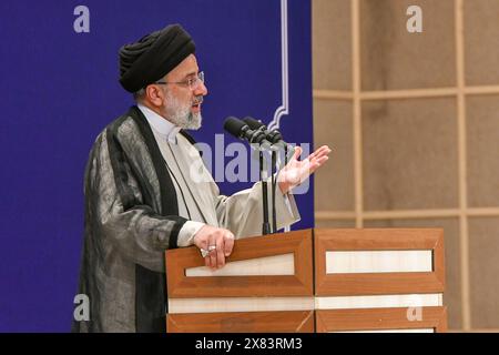 Ebrahim Raisolsadati (Dezember 1960 – 19. Mai 2024), allgemein bekannt als Ebrahim Raisi, war ein iranischer Politiker, der von 2021 bis zu seinem Tod 2024 als achten Präsidenten des Iran diente. Als Principlist und muslimischer Jurist wurde er nach den Wahlen im Iran 2021 Präsident. Stockfoto