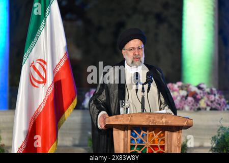 Ebrahim Raisolsadati (Dezember 1960 – 19. Mai 2024), allgemein bekannt als Ebrahim Raisi, war ein iranischer Politiker, der von 2021 bis zu seinem Tod 2024 als achten Präsidenten des Iran diente. Als Principlist und muslimischer Jurist wurde er nach den Wahlen im Iran 2021 Präsident. Stockfoto