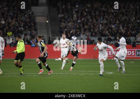 MELBOURNE, AUSTRALIEN. Mai 2024. Im Bild: Newcastle United Mittelfeldspieler Bruno Guimarães (39) feuert während der Global Football Week den Ball nach vorne. Quelle: Karl Phillipson/Alamy Live News Stockfoto