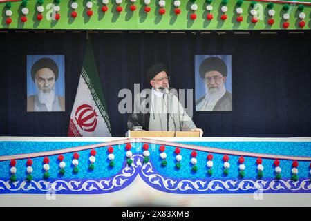 Ebrahim Raisolsadati (Dezember 1960 – 19. Mai 2024), allgemein bekannt als Ebrahim Raisi, war ein iranischer Politiker, der von 2021 bis zu seinem Tod 2024 als achten Präsidenten des Iran diente. Als Principlist und muslimischer Jurist wurde er nach den Wahlen im Iran 2021 Präsident. Stockfoto