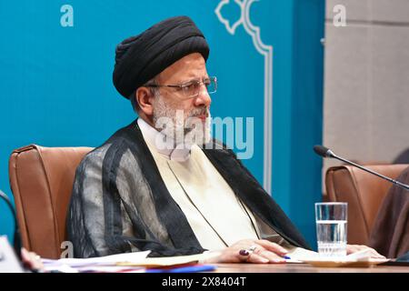 Ebrahim Raisolsadati (Dezember 1960 – 19. Mai 2024), allgemein bekannt als Ebrahim Raisi, war ein iranischer Politiker, der von 2021 bis zu seinem Tod 2024 als achten Präsidenten des Iran diente. Als Principlist und muslimischer Jurist wurde er nach den Wahlen im Iran 2021 Präsident. Stockfoto