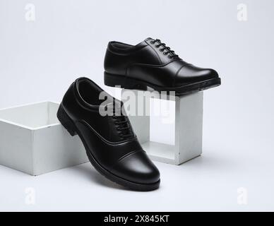 Party tragen Leder formelle Schuhe isoliert auf weißem Hintergrund Stockfoto