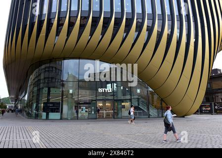 Masaryčka-Gebäude, ikonische moderne Architektur von Zaha Hadid Architects, angrenzend an den Bahnhof Praha Masarykovo nádraží, Prag, Mai 2023 Stockfoto
