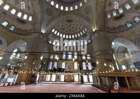 Fatih-Moschee, Fatih Camii, Eroberungsmoschee, Fatih-Viertel, Istanbul, europäischer Teil, Türkei, Asien, beeindruckender Blick in den Innenhof von A Stockfoto