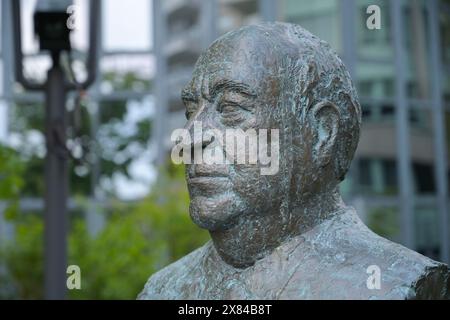 Büste von Helmut Kohl, Straße der Erinnerung, Spreebogen, Moabit, Mitte, Berlin, Deutschland Stockfoto