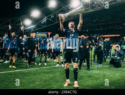 Dublin, Aviva Stadium, 23.05.2024: Emil Holm aus Bergamo feiert den Sieg des Pokals nach dem Europaleague-Finale Bayer 04 Leverkusen gegen Atalanta Bergamo. Quelle: Mika Volkmann/Alamy Live News Stockfoto