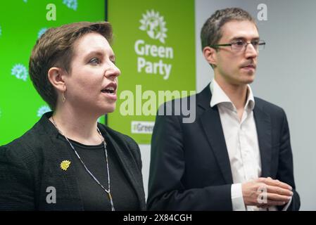 Aktenfoto vom 10/21 von Carla Denyer und Adrian Ramsay, den Mitvorsitzenden der Grünen. Die Grünen??? Die doppelköpfige Führung geht in die Parlamentswahlen ein, um die Vertretung der Partei in Westminster von einem einzigen Parlamentsabgeordneten zu erhöhen. Carla Denyer und Adrian Ramsay wurden 2021 in England und Wales zu Mitführern der Partei gewählt, nachdem sie versprochen hatten, ihre Organisation und Kampagne professioneller zu gestalten. Ausgabedatum: Donnerstag, 23. Mai 2024. Stockfoto