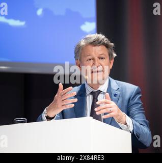 Die Europawahl in Österreich findet am 9. Juni 2024 statt. Im Bild: Spitzenkandidat Helmut Brandstätter (NEOS) im Rahmen einer TV-Sendung, Elefantenrunde' in Wiener Neustadt. 21.05.2024 // die Europawahlen am 9. Juni 2024 in Österreich. Bild: Spitzenkandidat Helmut Brandstätter (NEOS) während einer TV-Show Elefantenrunde in Wiener Neustadt. Mai 2024 - 20240521 PD26418 Credit: APA-PictureDesk/Alamy Live News Stockfoto