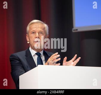 Die Europawahl in Österreich findet am 9. Juni 2024 statt. Im Bild: Spitzenkandidat Reinhold Lopatka (ÖVP) im Rahmen einer TV-Sendung, Elefantenrunde' in Wiener Neustadt. 21.05.2024 // die Europawahlen am 9. Juni 2024 in Österreich. Bild: Spitzenkandidat Reinhold Lopatka (ÖVP) während einer TV-Show Elefantenrunde in Wiener Neustadt. Mai 2024 - 20240521 PD26419 Credit: APA-PictureDesk/Alamy Live News Stockfoto