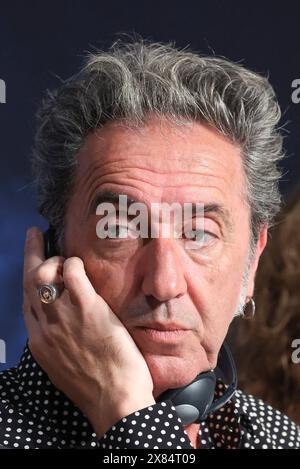 Cannes, Frankreich. Mai 2024. Paolo Sorrentino, Pressekonferenz "Parthenope" während des 77. Internationalen Filmfestivals von Cannes, am 22. Mai 2024 im Palais des Festivals in Cannes, Frankreich. Foto: Syspeo/Pool/ABACAPRESS. COM Credit: Abaca Press/Alamy Live News Stockfoto