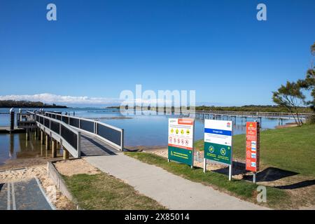 Urunga ist eine kleine Küstenstadt an der Ostküste Australiens, in der Nähe von Coffs Harbour, mit atemberaubenden Stränden und kilometerlanger Promenade über der Lagune Stockfoto