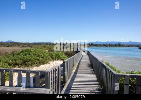 Urunga ist eine kleine Küstenstadt an der Ostküste Australiens, in der Nähe von Coffs Harbour, mit atemberaubenden Stränden und kilometerlanger Promenade über der Lagune Stockfoto