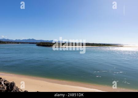 Urunga ist eine kleine Küstenstadt an der Ostküste Australiens, in der Nähe von Coffs Harbour, mit atemberaubenden Stränden und kilometerlanger Promenade über der Lagune Stockfoto