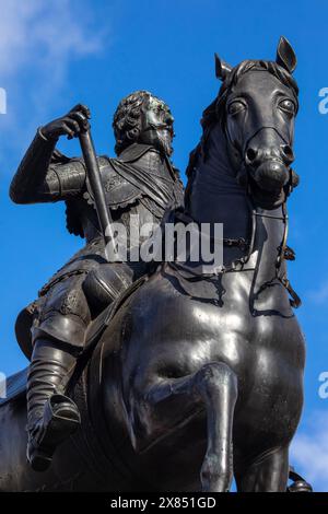 London, Großbritannien - 19. Februar 2024: Statue von König Karl I. am Trafalgar Square in London, Großbritannien. Die Position der Statue wird als Zentrum betrachtet Stockfoto