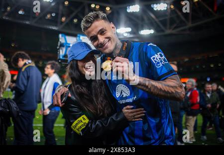 Dublin, Irland. Mai 2024. Gianluca Scamacca (Bergamo) mit seiner Freundin Atalanta Bergamo - Bayer 04 Leverkusen 22.05.2024 Copyright (nur fü Stockfoto