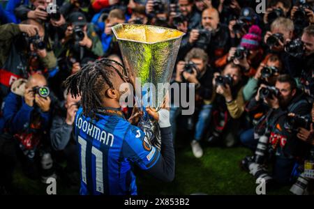 Dublin, Irland. Mai 2024. Abschlussjubel: Ademola Lookman (Bergamo) mit Trophy Atalanta Bergamo - Bayer 04 Leverkusen 22.05.2024 Copyrigh Stockfoto