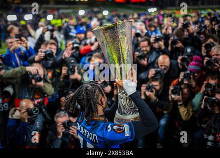 Dublin, Irland. Mai 2024. Abschlussjubel: Ademola Lookman (Bergamo) mit Trophy Atalanta Bergamo - Bayer 04 Leverkusen 22.05.2024 Copyrigh Stockfoto