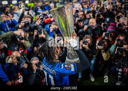 Dublin, Irland. Mai 2024. Abschlussjubel: Ademola Lookman (Bergamo) mit Trophy Atalanta Bergamo - Bayer 04 Leverkusen 22.05.2024 Copyrigh Stockfoto