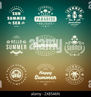 Retro-Typografie-Design-Set mit Etiketten und Abzeichen für die Sommerferien. Vorlagen für Grußkarten, Poster und Bekleidungsdesign. Vektorabbildung. Stock Vektor