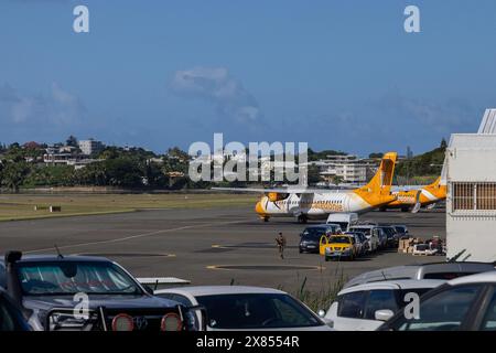 Noumea, Frankreich. Mai 2024. Präsidentenauto in Magenta. Noumea, Neukaledonien, 23. Mai 2024. Die französischen Sicherheitskräfte werden so lange wie nötig in Neukaledonien bleiben, sagte Emmanuel Macron, nachdem der französische Präsident im Pazifik angekommen ist, um die Spannungen nach mehr als einer Woche von Unruhen, die sechs Tote gefordert haben, zu beruhigen. Foto: Gill Chabaud/ABACAPRESS. COM Credit: Abaca Press/Alamy Live News Stockfoto