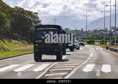 Noumea, Frankreich. Mai 2024. Die Strafverfolgungsbehörden sind auf dem Weg zum Schichtwechsel. Hier bei Sainte Marie. Noumea, Neukaledonien, 23. Mai 2024. Die französischen Sicherheitskräfte werden so lange wie nötig in Neukaledonien bleiben, sagte Emmanuel Macron, nachdem der französische Präsident im Pazifik angekommen ist, um die Spannungen nach mehr als einer Woche von Unruhen, die sechs Tote gefordert haben, zu beruhigen. Foto: Gill Chabaud/ABACAPRESS. COM Credit: Abaca Press/Alamy Live News Stockfoto