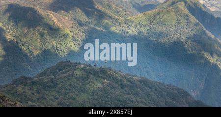 Blick auf den Gipfel des Fansipan auf einer Höhe von 3143 m in Sa Pa Stadt, Lao Cai Provinz, Vietnam Stockfoto