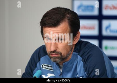 Sankt Petersburg, Russland. Mai 2024. Sergei Semak, Cheftrainer des Fußballvereins Zenit, der während einer Pressekonferenz in der Trainingsbasis Zenit FC in Sankt Petersburg vor dem Fußballspiel Zenit Sankt Petersburg – Rostow, das in Sankt Petersburg, Russland, ausgetragen wird, zu sehen war. (Foto: Maksim Konstantinov/SOPA Images/SIPA USA) Credit: SIPA USA/Alamy Live News Stockfoto