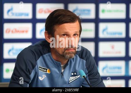 Sankt Petersburg, Russland. Mai 2024. Sergei Semak, Cheftrainer des Fußballvereins Zenit, der während einer Pressekonferenz in der Trainingsbasis Zenit FC in Sankt Petersburg vor dem Fußballspiel Zenit Sankt Petersburg – Rostow, das in Sankt Petersburg, Russland, ausgetragen wird, zu sehen war. (Foto: Maksim Konstantinov/SOPA Images/SIPA USA) Credit: SIPA USA/Alamy Live News Stockfoto