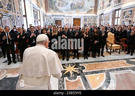 Vatikan, Vatikan. Mai 2024. **NO LIBRI** Italien, Rom, Vatikan, 23.05.2024.Papst Franziskus empfängt in privater Audienz Teilnehmer am AEXPI Chirurgie Kongress im Vatikan . Foto von VATIKANISCHEN MEDIEN/Katholische Presse Foto Credit: Unabhängige Fotoagentur/Alamy Live News Stockfoto