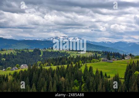 Malerische Berglandschaft. Blick auf Mount Hoverla. Ukraine Karpaten Berge. Stockfoto