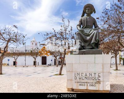 Statue des Infanten Dom Henrique (Prinz Heinrich) auf dem Stadtplatz, Lagos, Algarve, Portugal Stockfoto