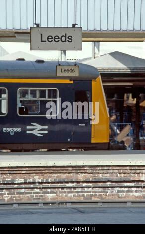 British Rail, in den 1970er Jahren Dieselzug in Leeds City Station, West Yorkshire, Nordengland, Großbritannien Stockfoto