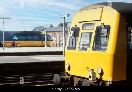 British Rail, in den 1970er Jahren, West Yorkshire, Nordengland, Vereinigtes Königreich, Dieseltriebwagen und Inter City 125 am Bahnhof York Stockfoto