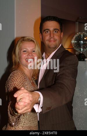 Der Deutsche Comedypreis 2003 mit dabei bei der Aftershow-Party Annette Frier tanzend mit Bastian Pastewka, Deutschland Köln im Coloneum. Stockfoto