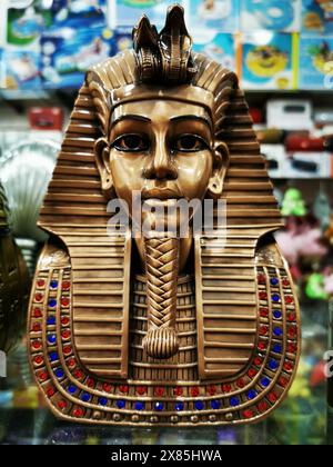 tutanchamun-Statue als schönes Souvenir aus ägypten Stockfoto