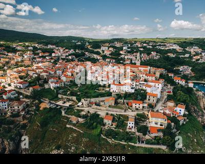 Die malerische Stadt Vrbnik auf der Insel Krk in Kroatien Stockfoto