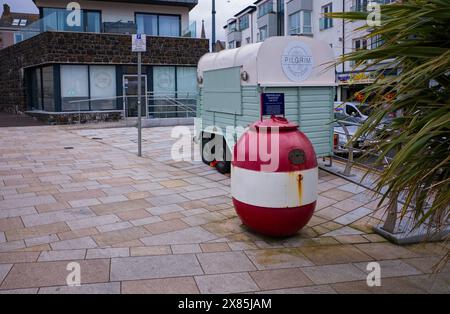 Seemine aus dem 2. Weltkrieg für gemeinnützige Zwecke für die Schiffbruchgesellschaft in Portrush, Nordirland Stockfoto