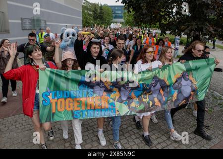 Breslau, Breslau, Polen. Mai 2024. Tausende von Studenten auf den Straßen Breslaws feiern Juwenalia 2024. Der Studentenurlaub dauert zwei Tage und ist voller kultureller Veranstaltungen. (Kreditbild: © Krzysztof Zatycki/ZUMA Press Wire) NUR REDAKTIONELLE VERWENDUNG! Nicht für kommerzielle ZWECKE! Stockfoto