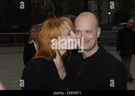 Grimme Preis Verleihung 2005, hier Preisträgerin Andrea Sawatzki mit Ehemann Christian Berkel bei der Ankunft auf dem roten Teppich in Marl, Deutschland 2005. Stockfoto